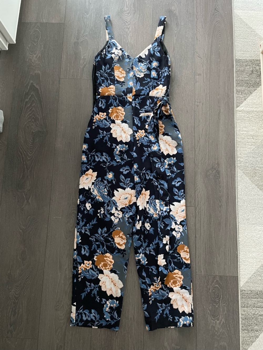 Floral V-Neck Navy Jumpsuit with Belt Aritzia Little Moon 00 XS jumper romper - Picture 7 of 7